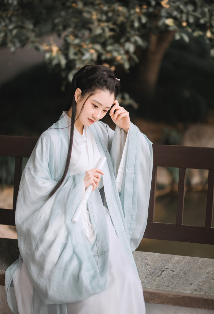 对往事美好回忆的诗句(形容往事不可追忆的句子)