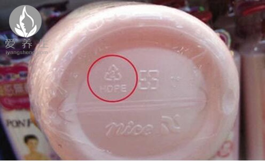 饮料瓶底部致命的秘密 你知道多少