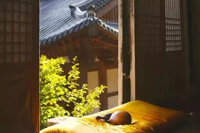 贪恋眼前浮华，不过为他朝围篱种菊