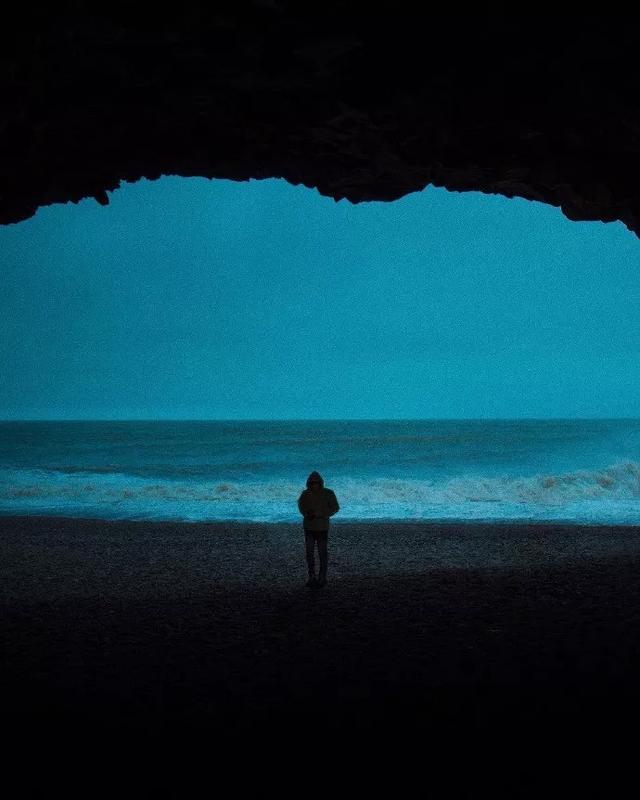 掬一捧浓春淡秋，言笑晏晏何来愁