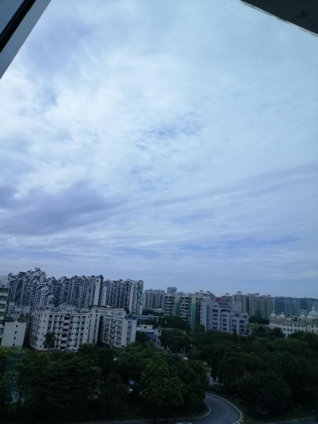 只有努力向上，无论俯瞰还是平视，鳞次栉比的都是巍峨壮美的世间