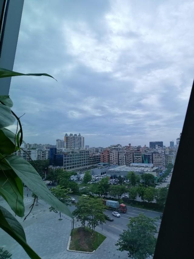 只有努力向上，无论俯瞰还是平视，鳞次栉比的都是巍峨壮美的世间