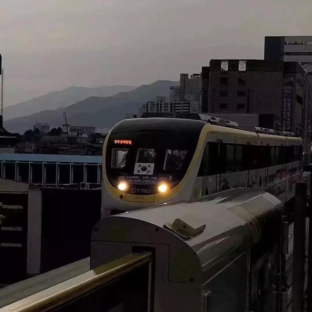 朋友圈背景 | 山海亦可平，难平是人心