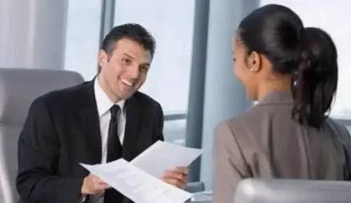 面试“李字去掉子，是什么字”研究生霸气回复，当场被录用