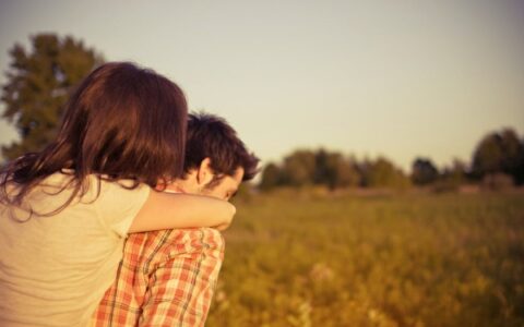 幽默安慰痛经说说（安慰女生痛经幽默对话）