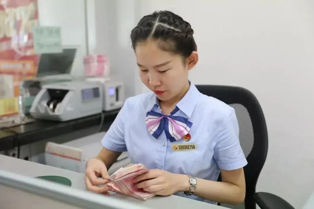 柜员如何做好职业规划(银行柜员职业规划要三看)