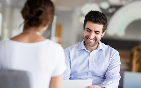 应届生求职，自我介绍的两种形式