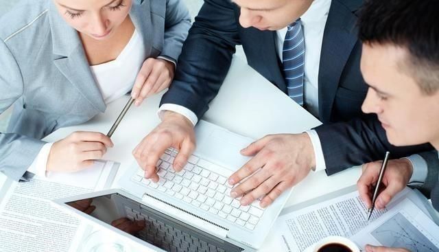 想和同事友好相处的4个技巧