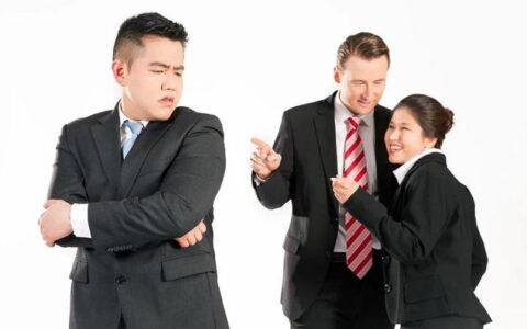 情商高的人，懂这4种与领导同事相处技巧