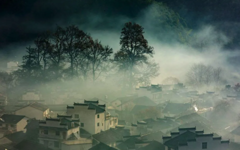 一句话写老街意境句子（一句话形容古镇的美）