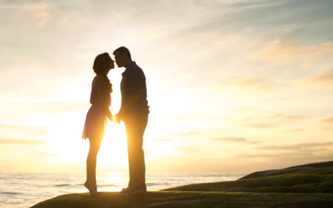 描写爱情浪漫的散文诗（感动人心的爱情散文诗）