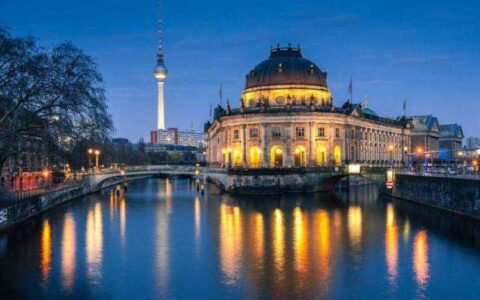 朱自清散文《柏林》