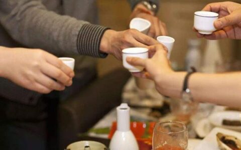 饭局上应当远离的四种人