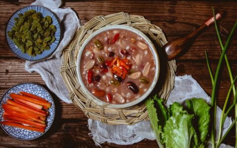 关于腊八节的诗词有哪些（有关腊八节的诗词赏析）