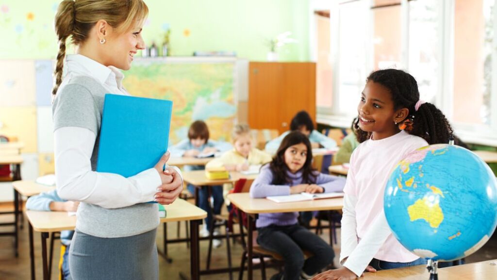 听课点评万能句子（教学评课用语大全赏析）