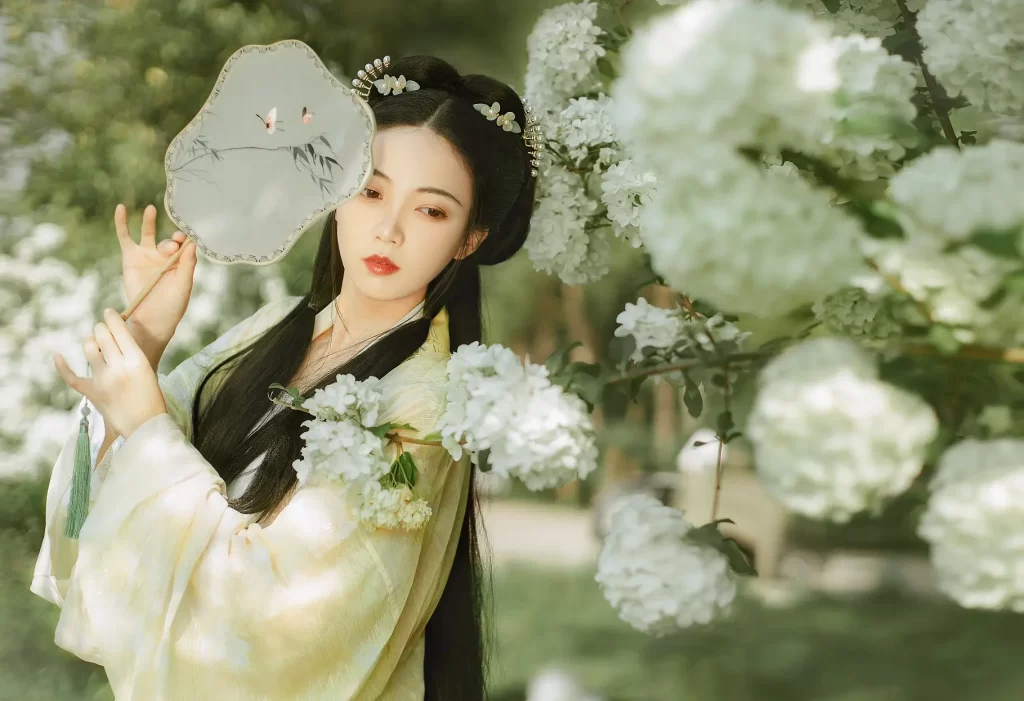 赞美美女的古诗词句大全（精选50句）