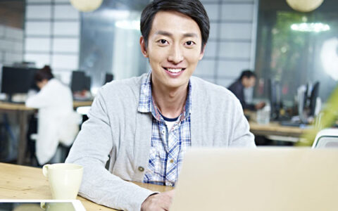 自我介绍切忌跟简历上完全一样