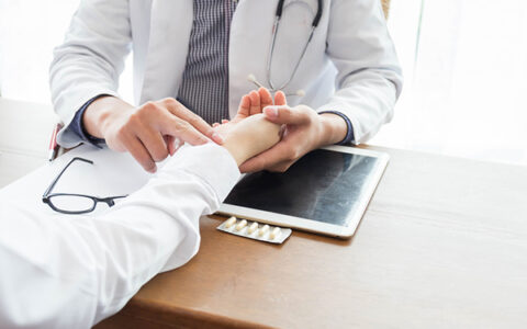 长期加班该不该辞职？