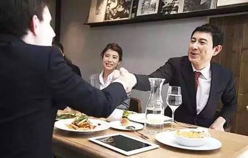 领导让员工主动辞职时，一般会有这三个信号