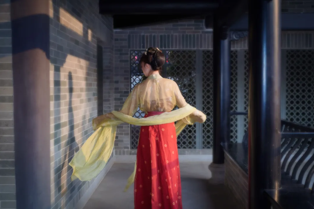 他与纳兰容若齐名，暗恋妻妹，写下一首词，心酸了300年