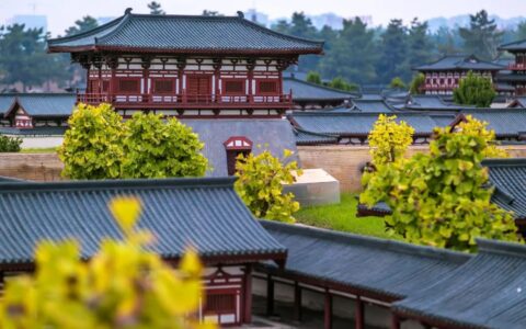 王维写了一首马屁诗，入选《唐诗三百首》，中间14字被赞了1200年