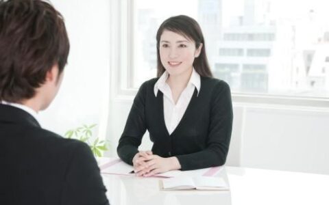 面试官：100元掉进马桶你会捡吗