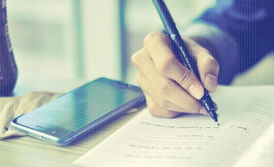 请你说说在以前的工作上成功与失败的地方？