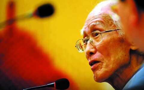 余光中简介及代表作（余光中的个人资料）