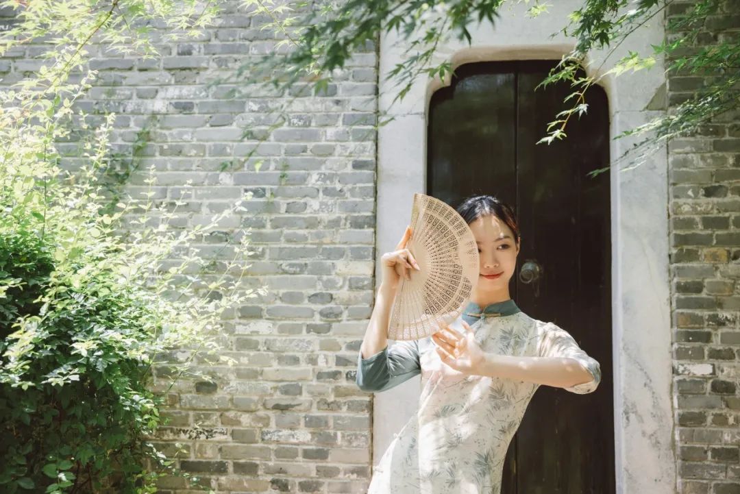 《全唐诗》中最美的一首夏日诗，太治愈，最后14字惊艳后世1100年