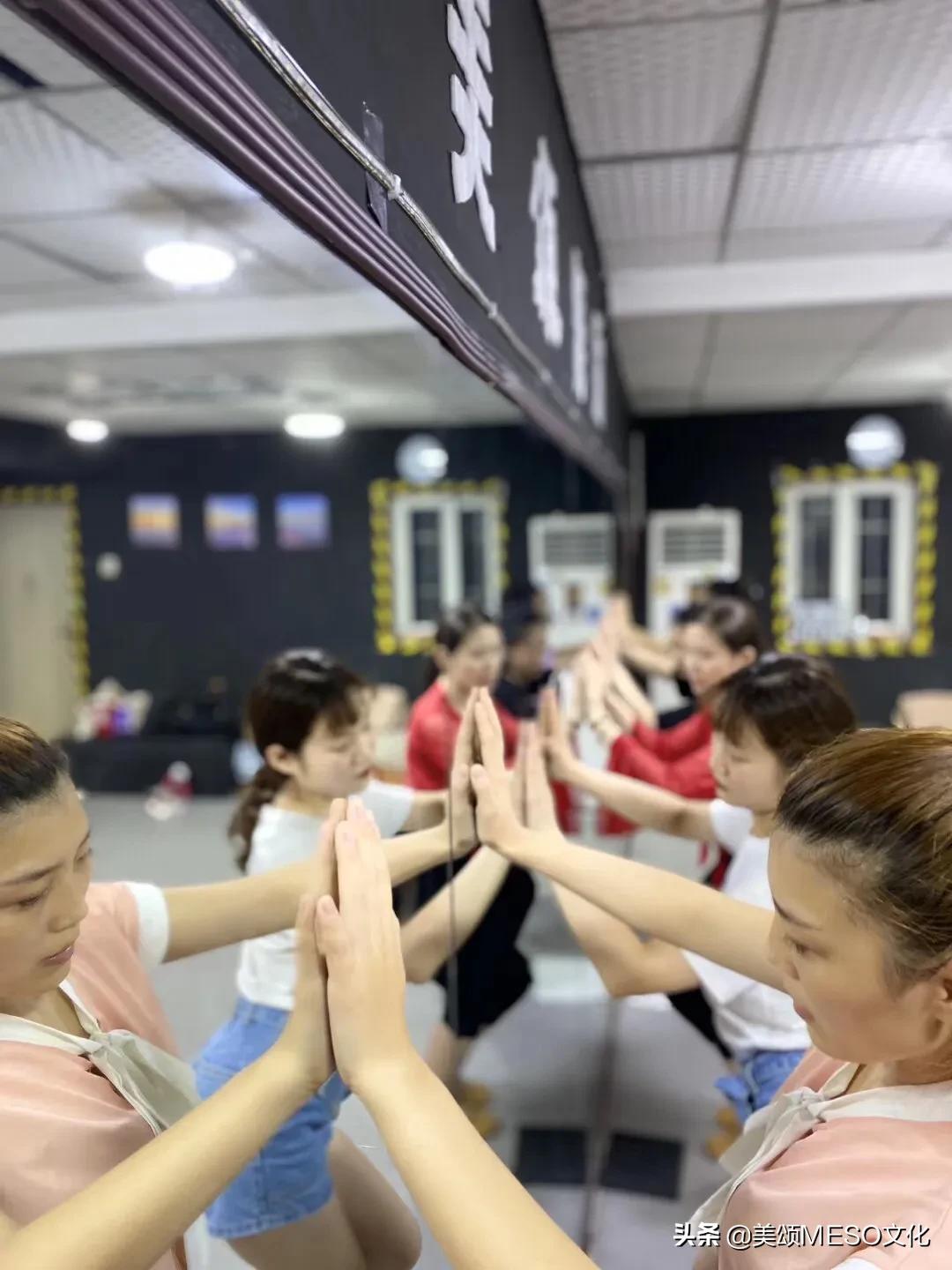 发朋友圈关于跳舞的句子（充满励志的舞蹈文案）