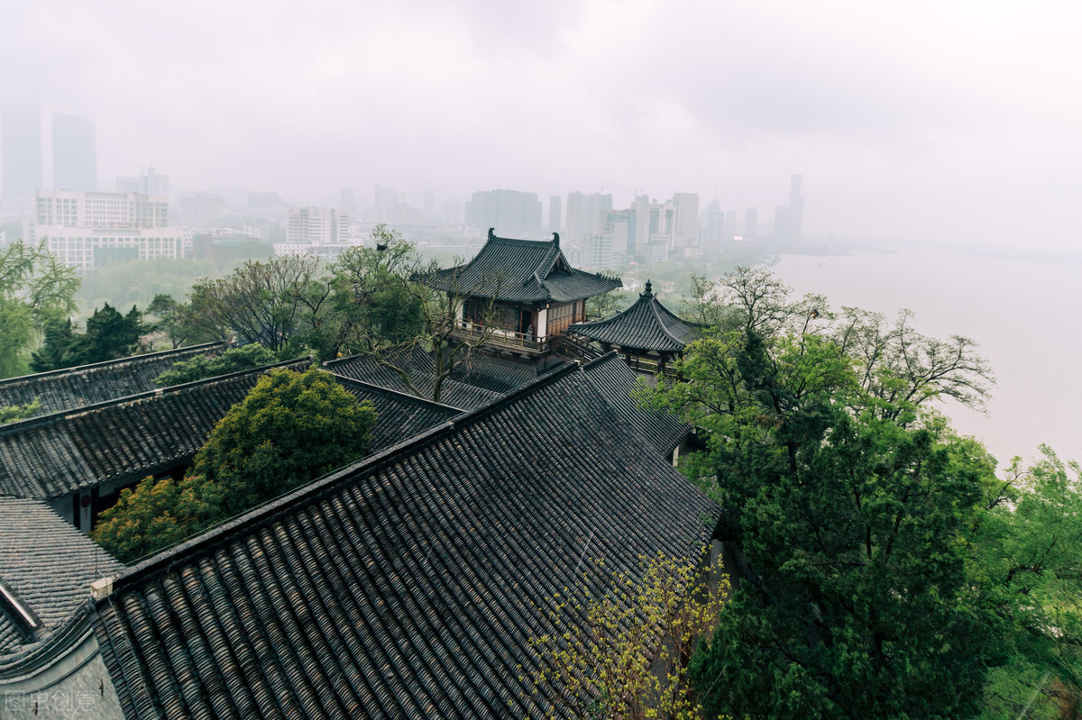 宿甘露寺僧舍带拼音（古诗全文及拼音）