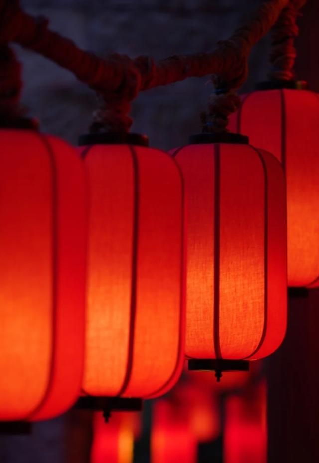 关于爱情的唯美诗句（浪漫到骨子里唯美诗句）