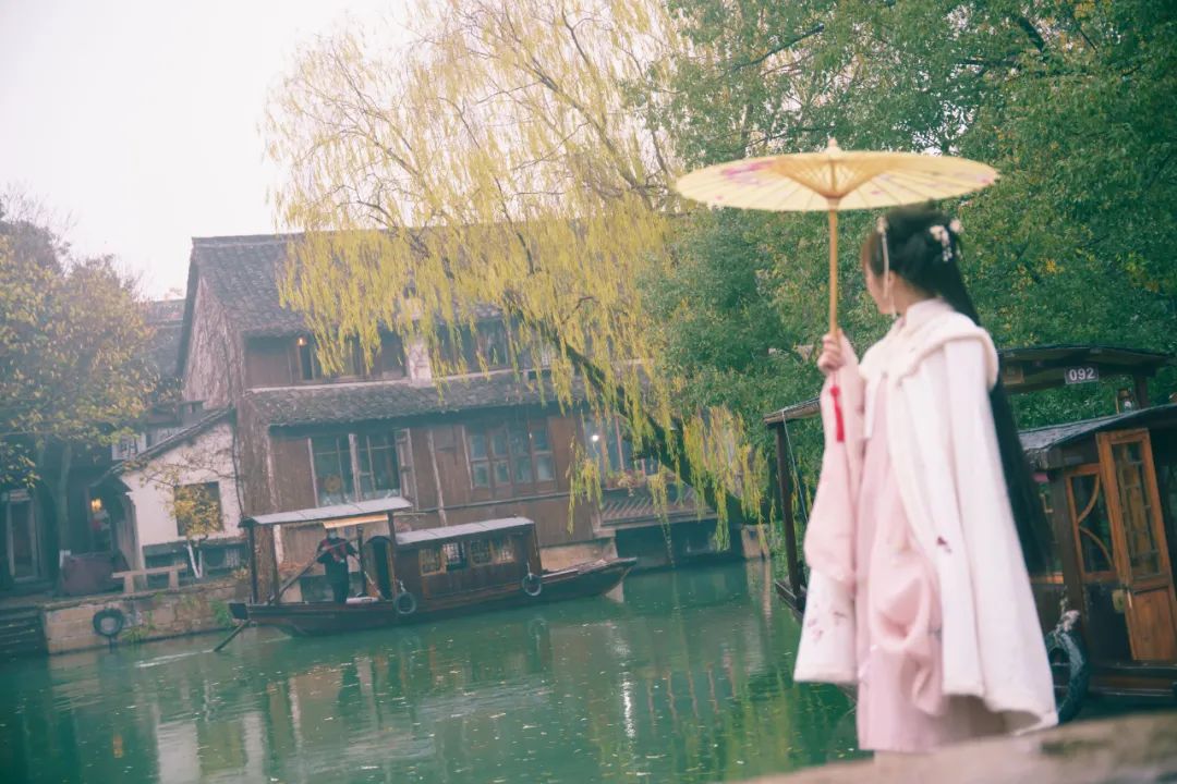 关于爱情的诗句唯美（唯美爱情的古诗词）