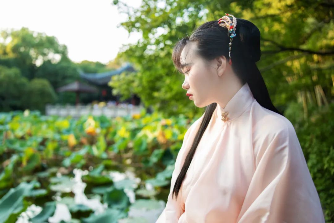 关于爱情的诗句唯美（唯美爱情的古诗词）