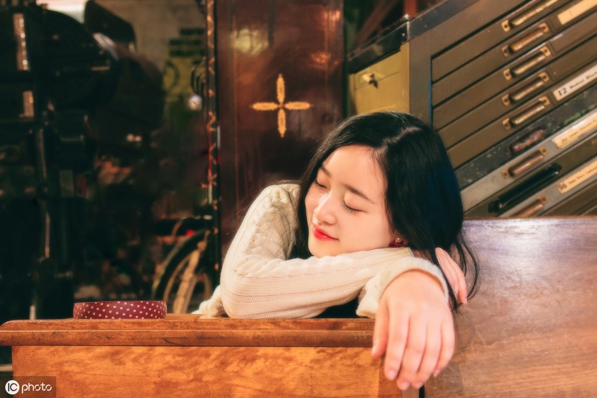 徐志摩情诗的经典语句（徐志摩的爱情诗集）