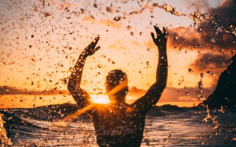 最全的石康经典名句（正能量励志经典名言）