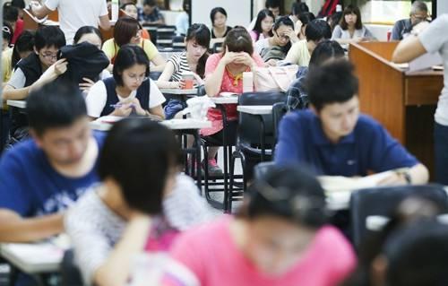 应届生在报考公务员时有什么优势