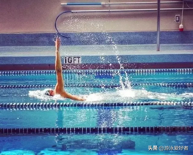 一句话游泳经典语录（终于学会了游泳的说说）