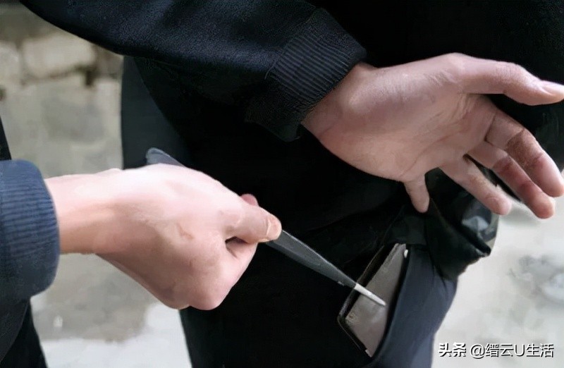 小人物故事情节（无私奉献的小人物和事迹）