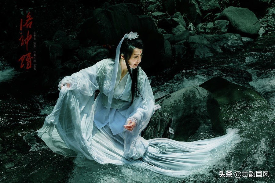 洛神赋全文注释及译文（洛神赋的意思翻译）