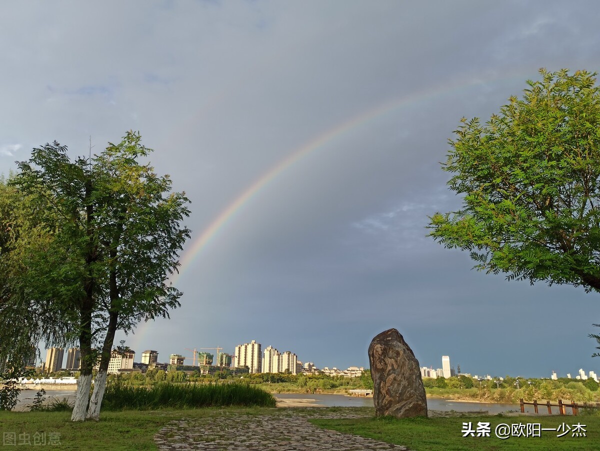 描写秋雨的优美句子摘抄（秋雨的描写唯美句子）