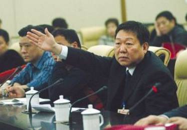 卖掉房子去迪拜摆地摊 如今他坐拥4座城 年入10亿