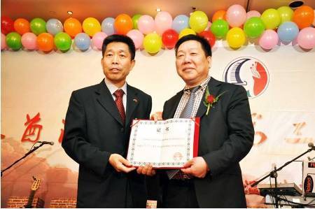 卖掉房子去迪拜摆地摊 如今他坐拥4座城 年入10亿