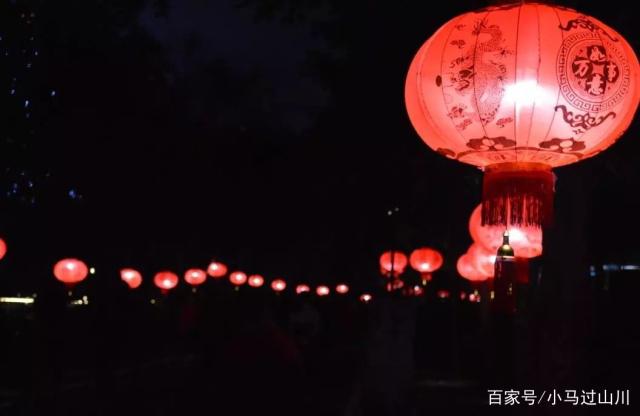 关于元宵节的诗句佳句有哪些（描写元宵节的诗句古诗）