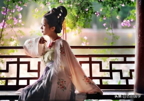 渔家傲李清照翻译（渔家傲李清照赏析简短）