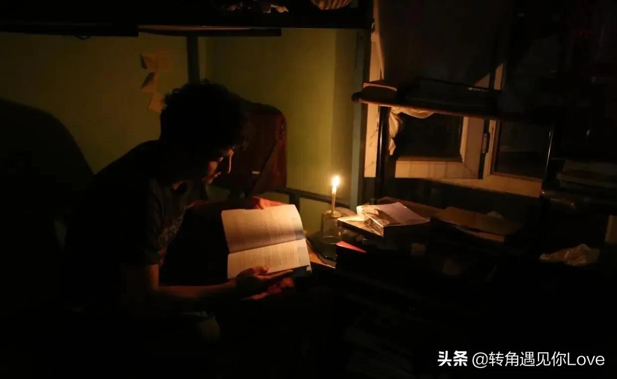 蜡烛的故事好词好句摘抄（有关蜡烛的唯美短句 ）