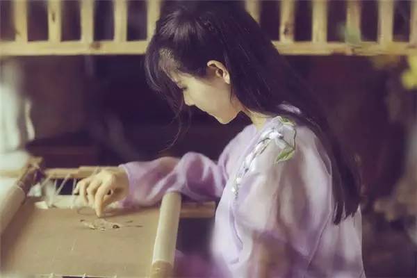 描写刺绣的唯美句子（形容传统文化刺绣的句子）