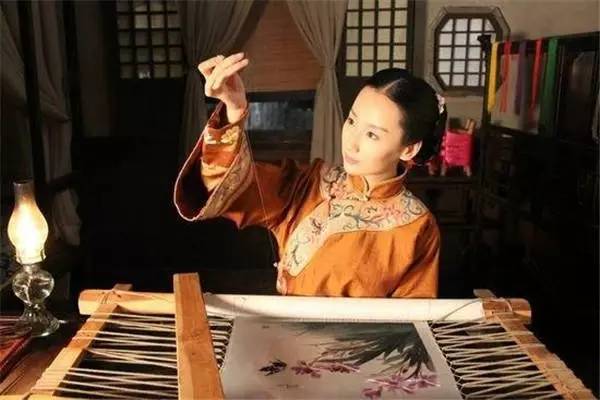描写刺绣的唯美句子（形容传统文化刺绣的句子）