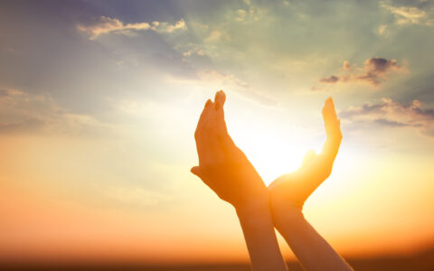 小学语文四个太阳课文原文（四个太阳故事及读后感）