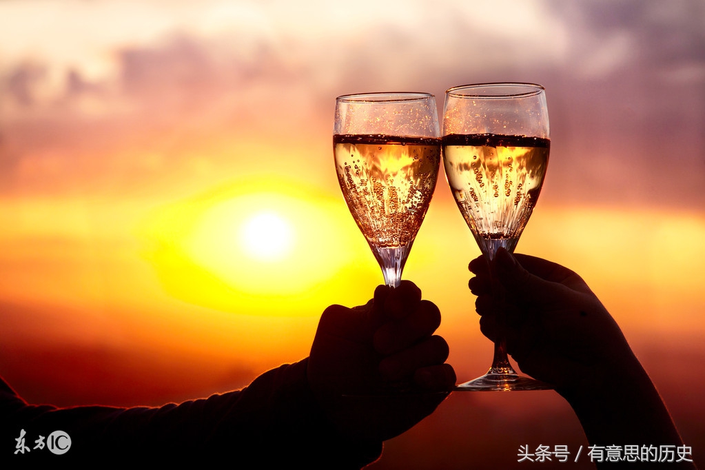 你有故事我有酒下一句怎么接（我有故事和酒经典语句）